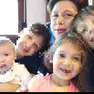 La rumena Anica Panfile assieme ai figli