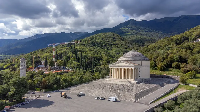 Il cantiere di fianco al Tempio di Possagno