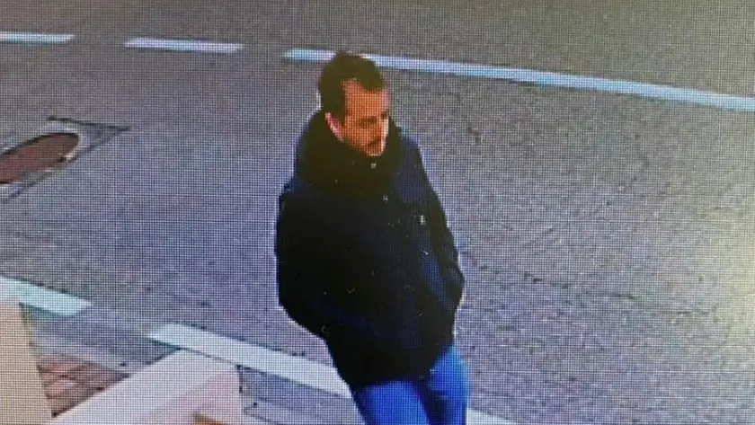 L'ultimo frame di una telecamera di videosorveglianza che ritrae Matteo Vendramin prima della scomparsa