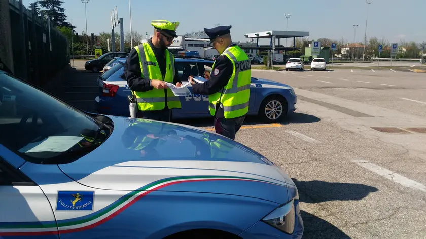 Controlli della Polstrada al casello di Treviso Nord.