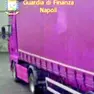 Uno dei camion finiti al centro del blitz della Guarda di finanza di Napoli