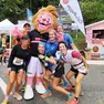 Un gruppo di runners con la mascotte Poggy di Ca' del Poggio