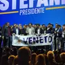 Leader e dirigenti della Lega sul palco del Geox di Padova al termine della presentazione della candidatura di Stefani