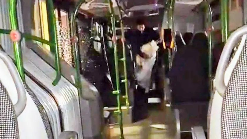 Dentro al bus per passare la notte