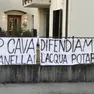 Ponzano e Paese. striscione di protesta contro i nuovi scavi nella cava Morganella