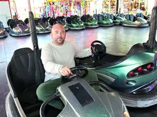 Riccado Faccio su uno degli autoscontri alle Fiere di San Luca (fotofilm)