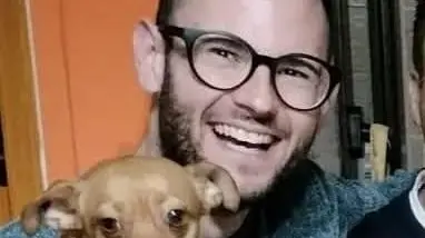 Maurizio Scazzeri con il suo cagnolino