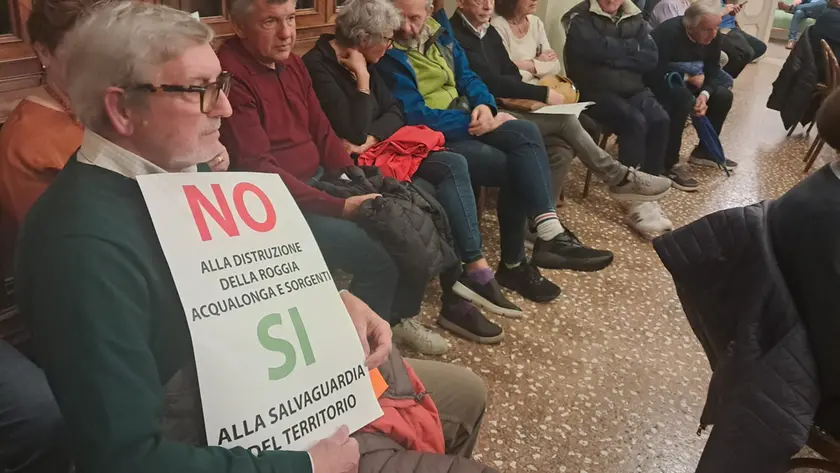 La protesta dei cittadini in consiglio da Castelfranco