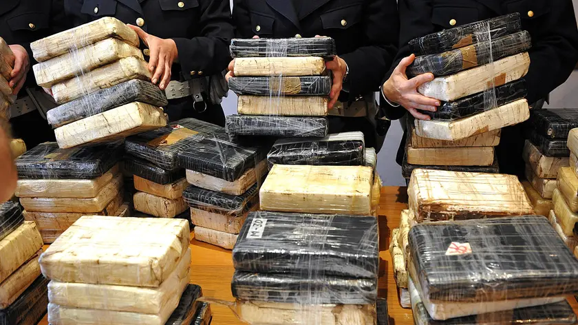 Panetti di cocaina. A processo una coppia di corrieri della droga