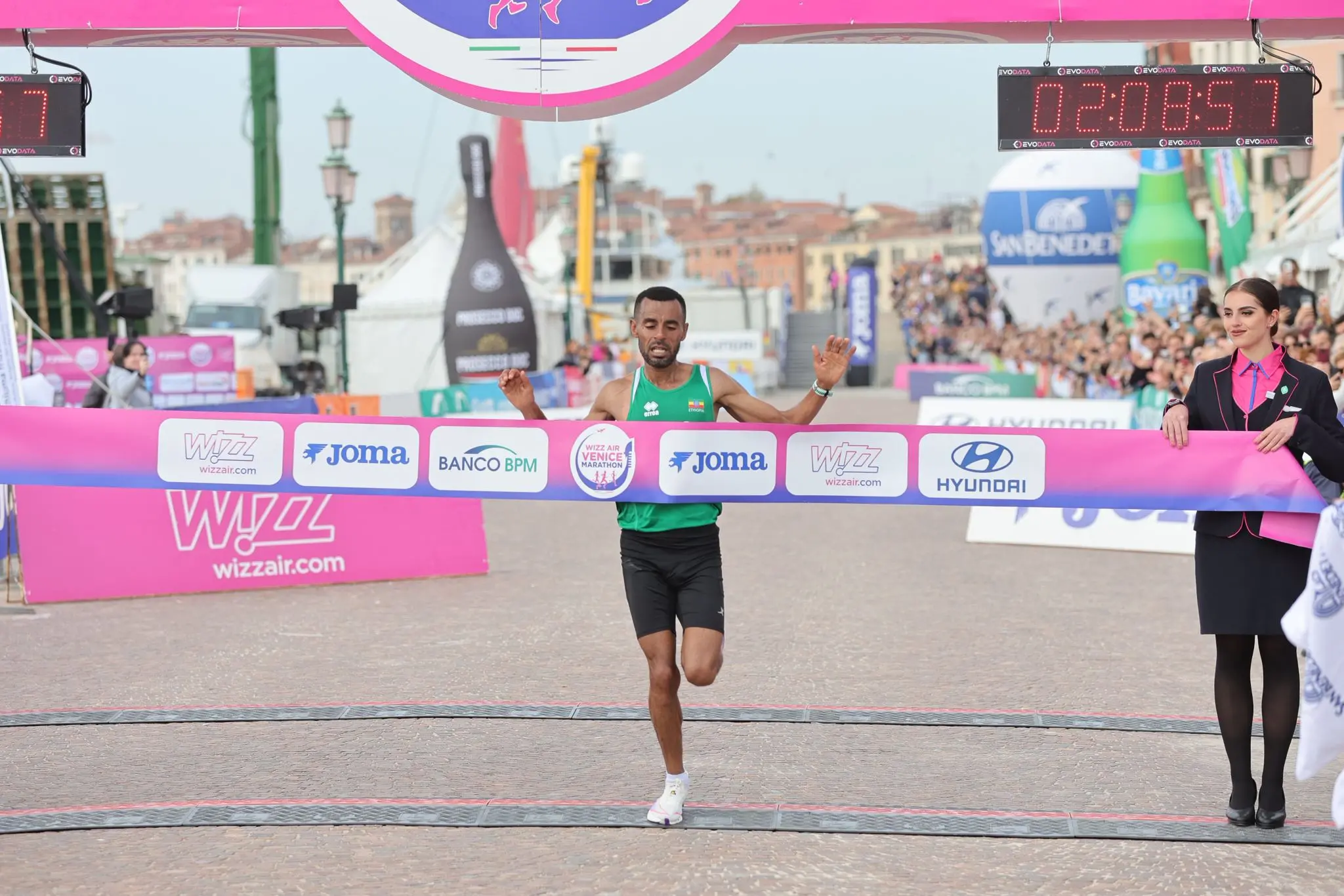 Robi Melka Deribe, vincitore della Venice marathon 2025