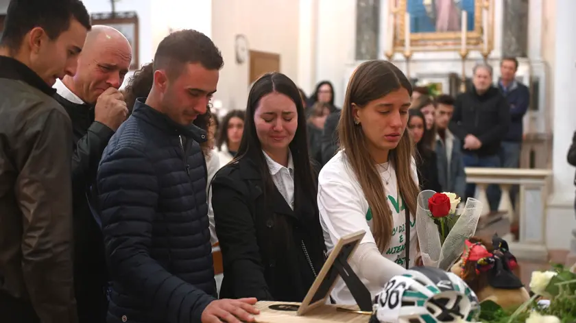 Il dolore di Alice, la fidanzata di Kevin Bonaldo