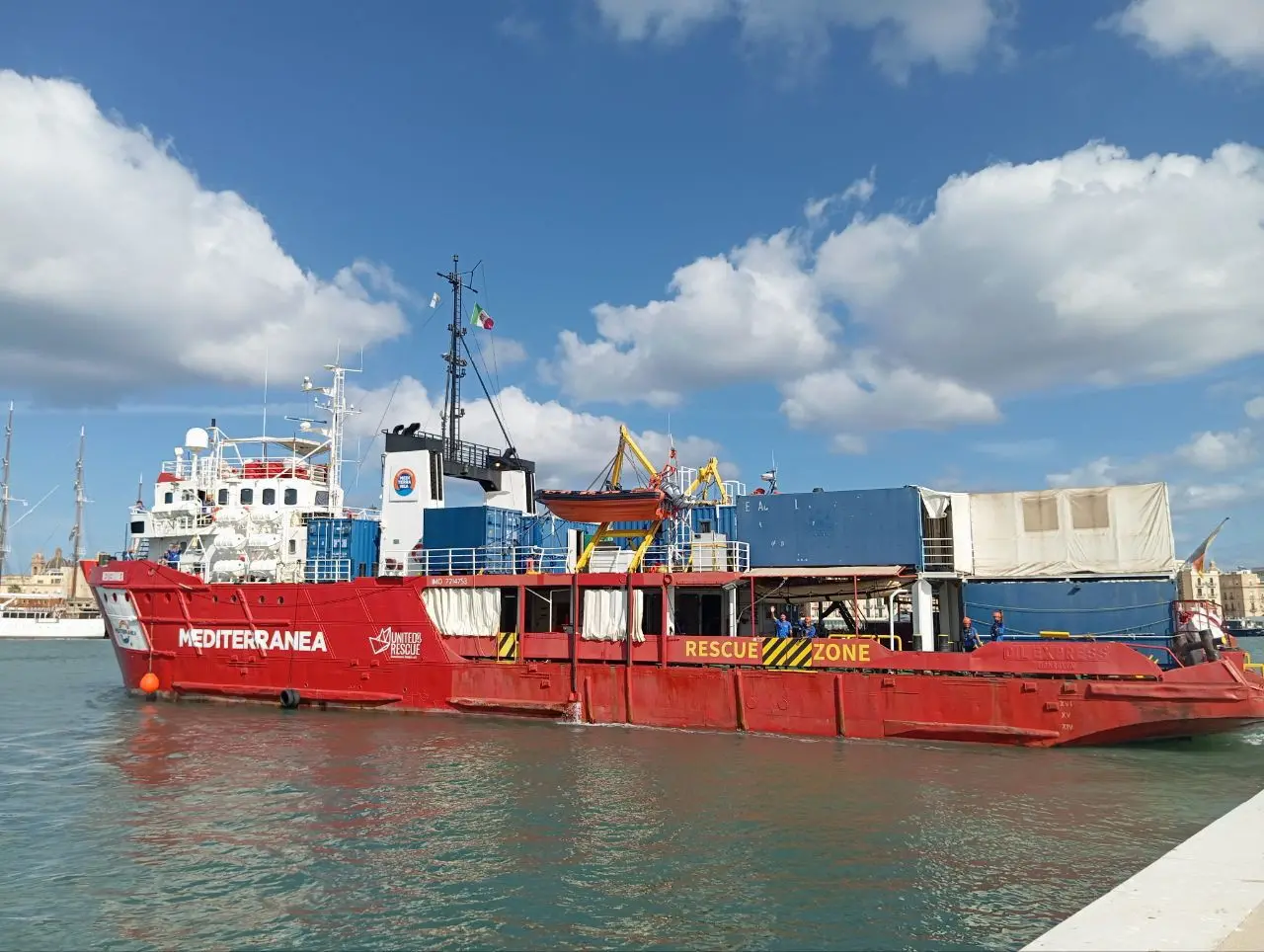 La partenza della nave Mediterranea