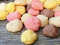 Le favette dei morti, a base di mandorle: uno dei dolci della tradizione veneta per i giorni dei defunti