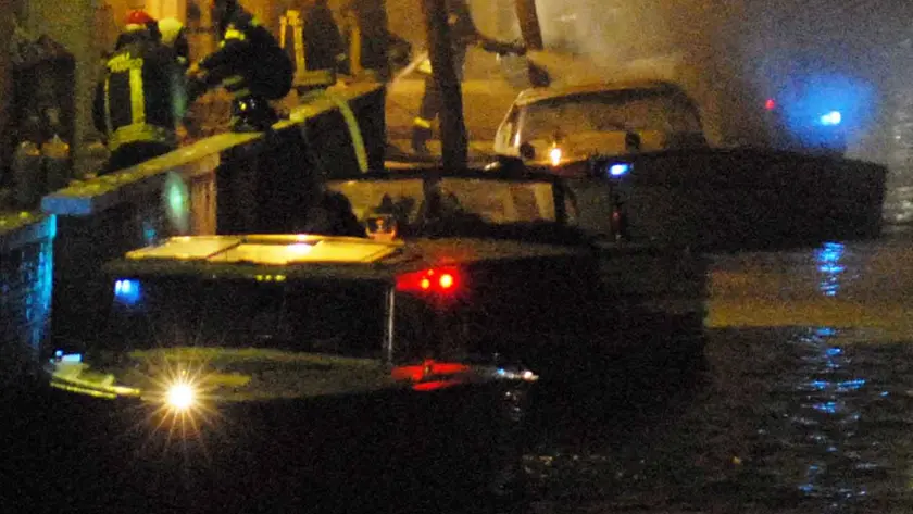 Un intervento dei vigili del fuoco in centro a Venezia (foto d'Archivo)