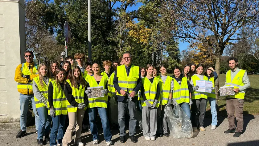 Gli studenti alla giornata ecologica in Provincia