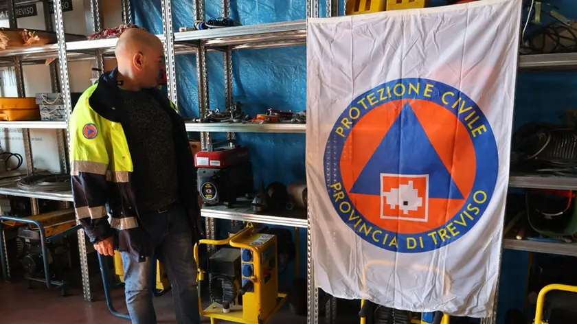 Un operatore all'interno della sede di Lancenigo