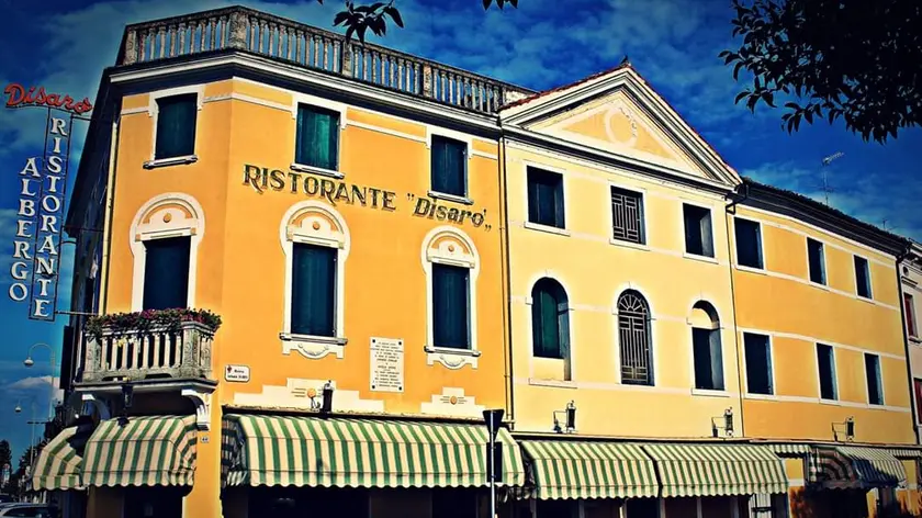 L'albergo ristorante Disarò in via Riviera Antonio Scarpa a Motta di Livenza