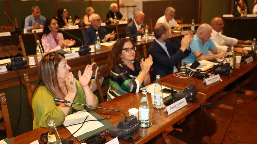 I banchi di Lega e Lista Conte ai Trecento: la crisi di maggioranza rischia di minare l’alleanza con Fratelli d’Italia