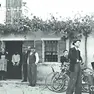 Un’immagine d’epoca dell’osteria quando era ancora una frasc