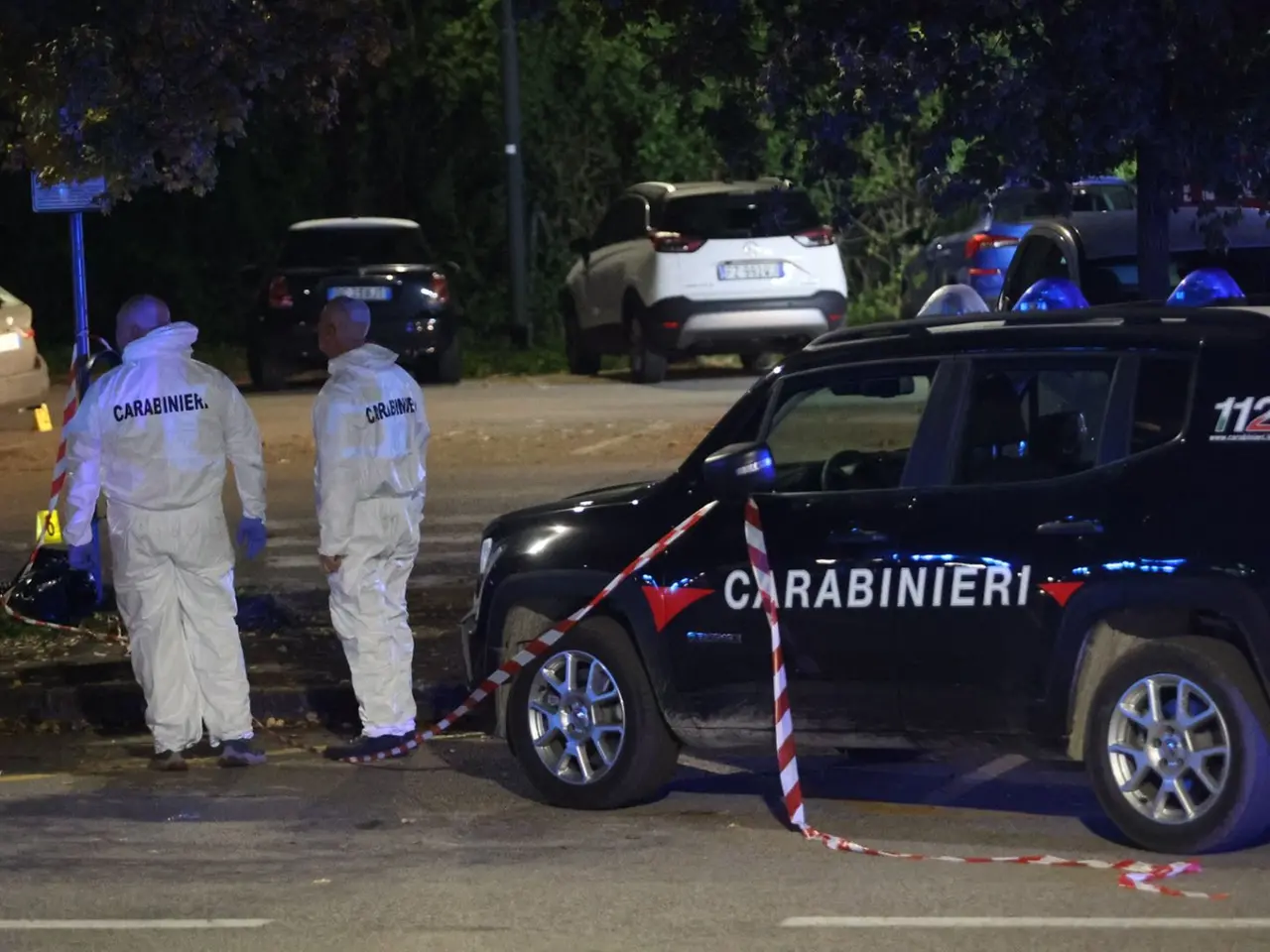 I carabinieri sul luogo della sparatoria a Mogliano
