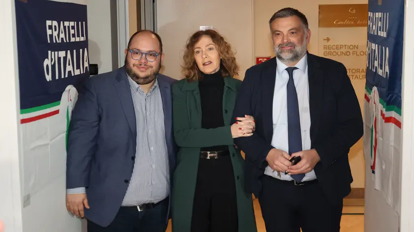 Luca De Carlo, a destra, con Claudio Borgia e Marina Bonotto, coordinatori provinciale e cittadino