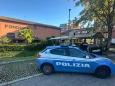 La polizia davanti all'Home Bar in zona Fonderia a Treviso