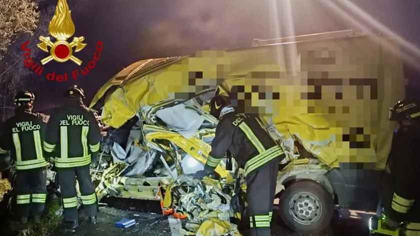 Uno dei mezzi coinvolti nell'incidente sulla Strada del Santo