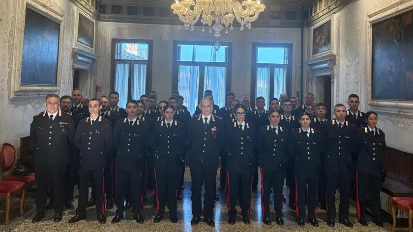 Una foto di gruppo con i nuovi 29 carabinieri