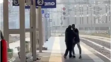 L'assalitore bloccato da un viaggiatore in stazione a Conegliano