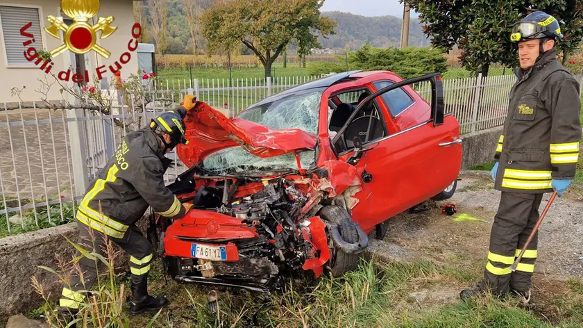 Una delle auto coinvolte nello scontro