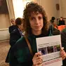 Elena Vendramin, sorella di Matteo, con le foto del ragazzo scomparso a Rua di Feletto