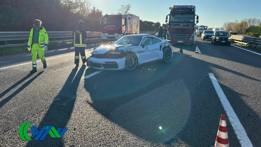 L'auto sportiva coinvolta nell'incidente