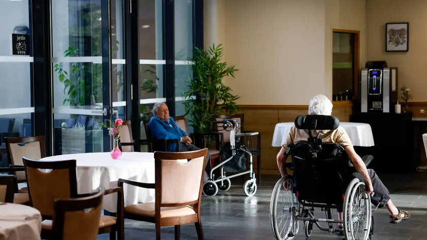 L’interno di un istituto di assistenza per gli anziani