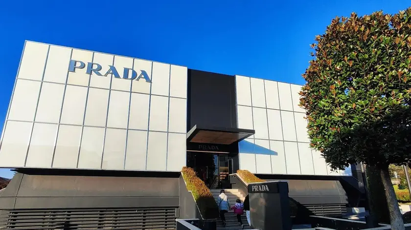 L'esterno di un punto vendita Prada