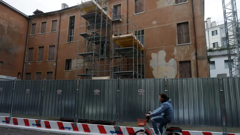 Le impalcature a palazzo Moretti