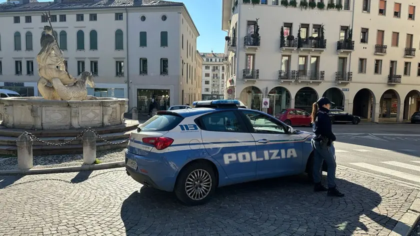 Una pattuglia della polizia a Conegliano