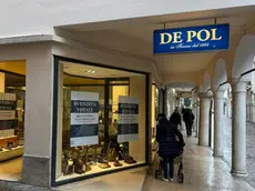 De Pol, il negozio abbassa le serrande