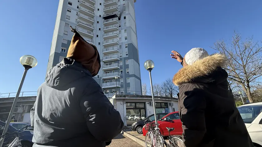 Il rogo nel palazzo di via Pisa