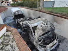 I due furgoni bruciati