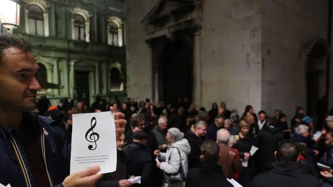 Una protesta dei lavoratori della Fenice