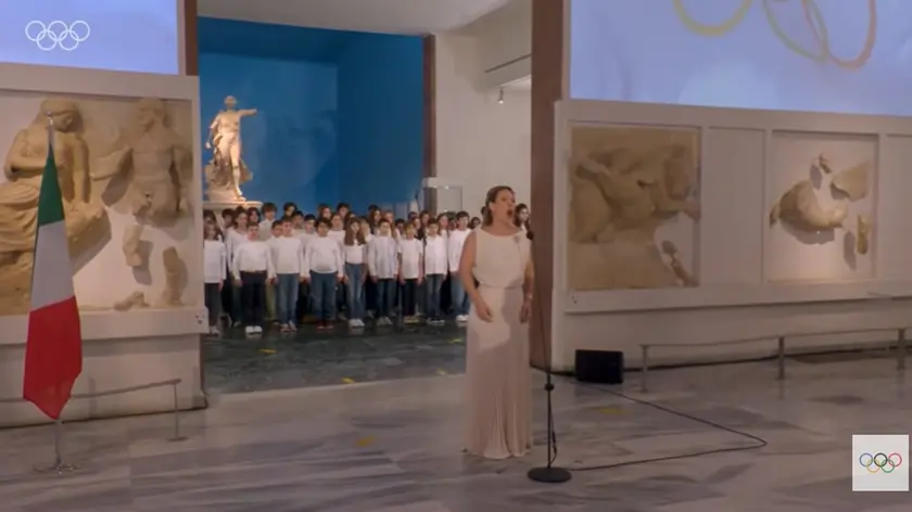 La cerimonia di accensione della fiamma olimpica a Olimpia