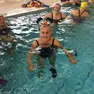 Una sorridente Ada Virgis in piscina a Conselve