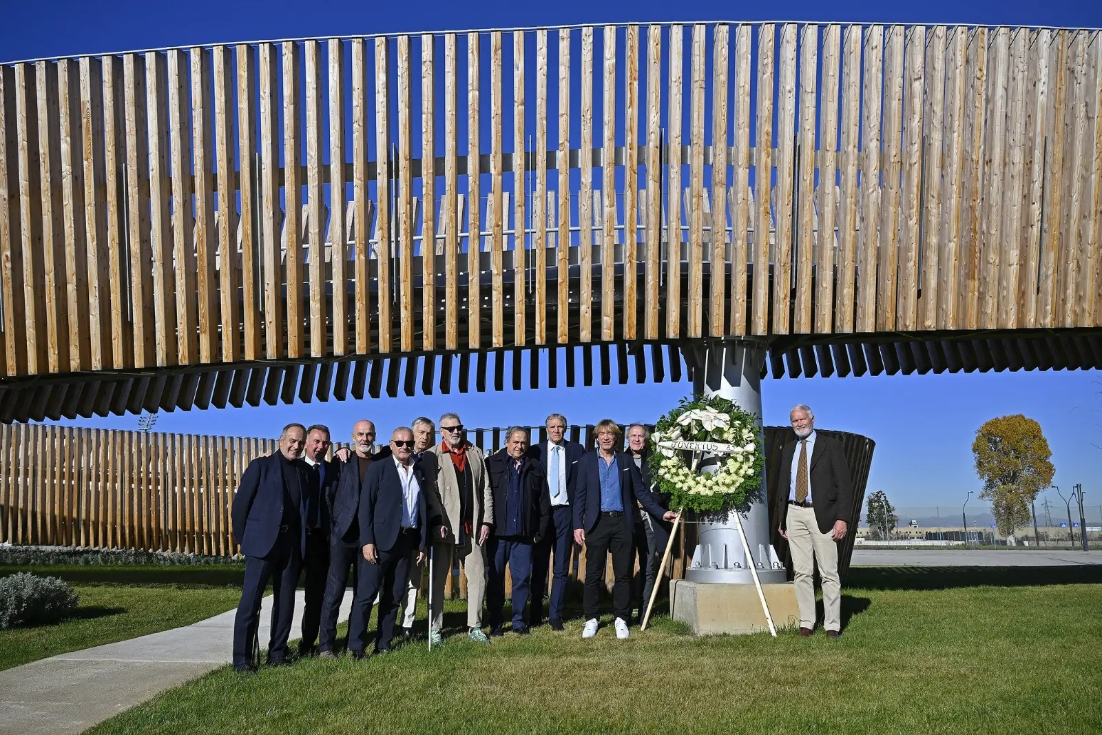 La foto di gruppo per celebrare i 40 anni dalla vittoria