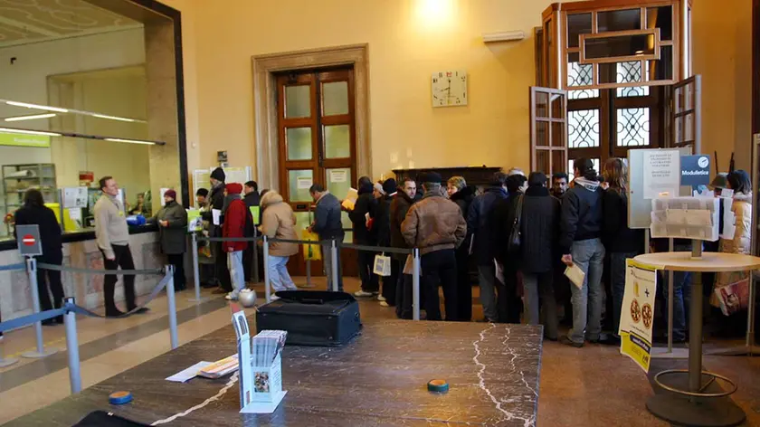 Code all'ufficio postale di piazza Vittoria a Treviso