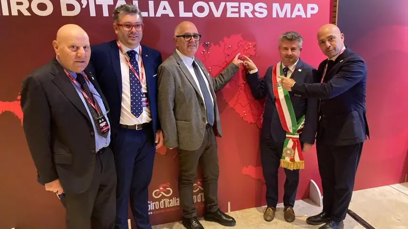 Il sindaco e la delegazione di Pieve di Soligo a Roma per la presentazione della tappa del Giro 2026