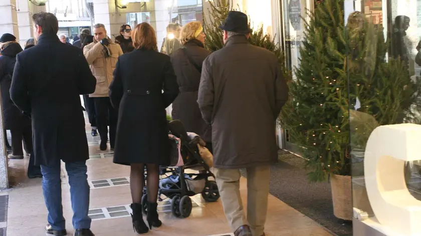 Shopping natalizio in centro storico a Treviso
