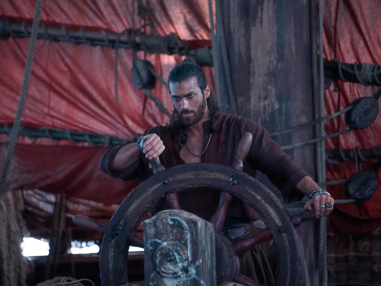 Can Yaman nei panni di Sandokan per la serie tivù di Rai1