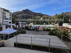 La nuova pedana messa in piazza del Popolo dopo la rimozione del più voluminoso palco delle autorità