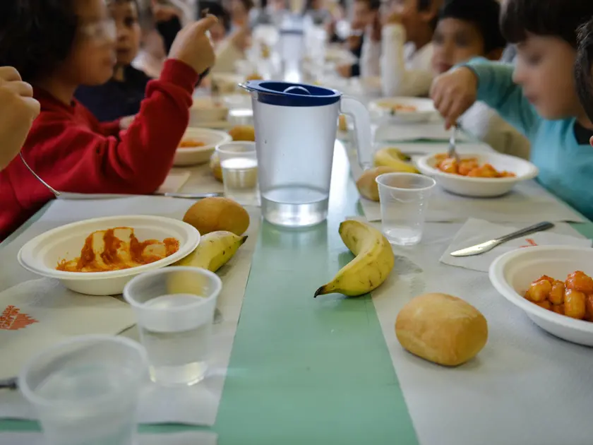 I rincari decisi dalla giunta Conte riguardano anche i servizi mensa