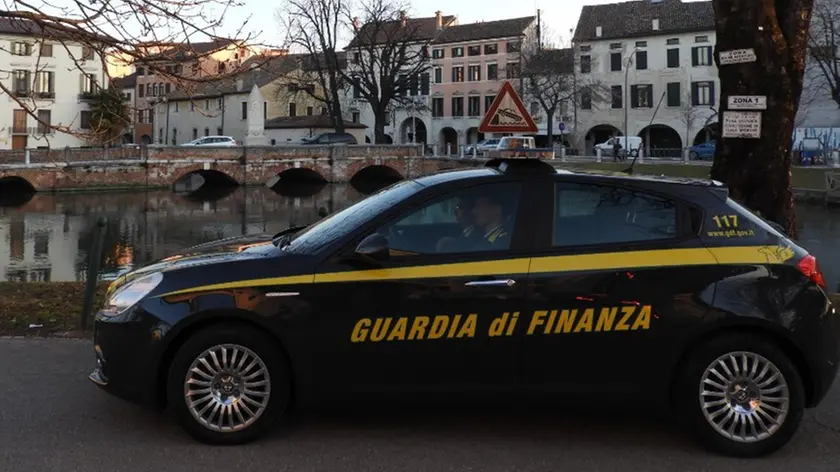 La festa è stata interrotta dalla Finanza